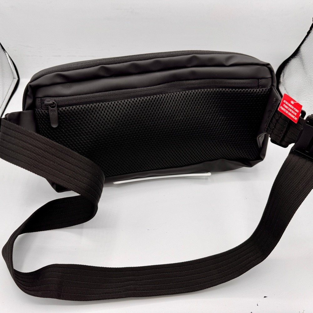 Under Armour Black Waist Bag Crossbody Fanny Pack Adjustable Strap Pockets - Picture 3 of 6